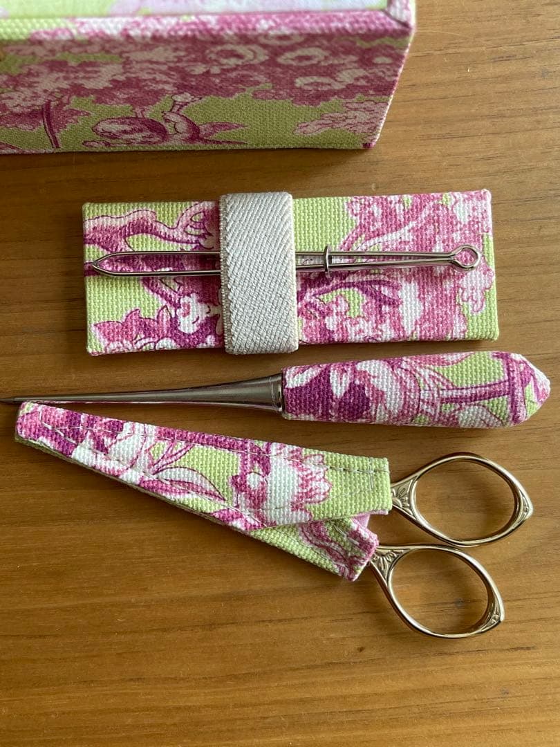 カルトナージュミニ裁縫箱