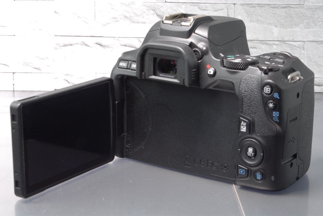 Canon EOS Kiss X10 ダブルズームキット Wi-Fi 搭載