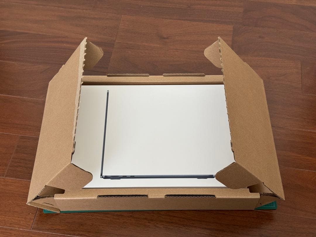 美品 MacBook Air 13.6インチ　M2 MLY33JA