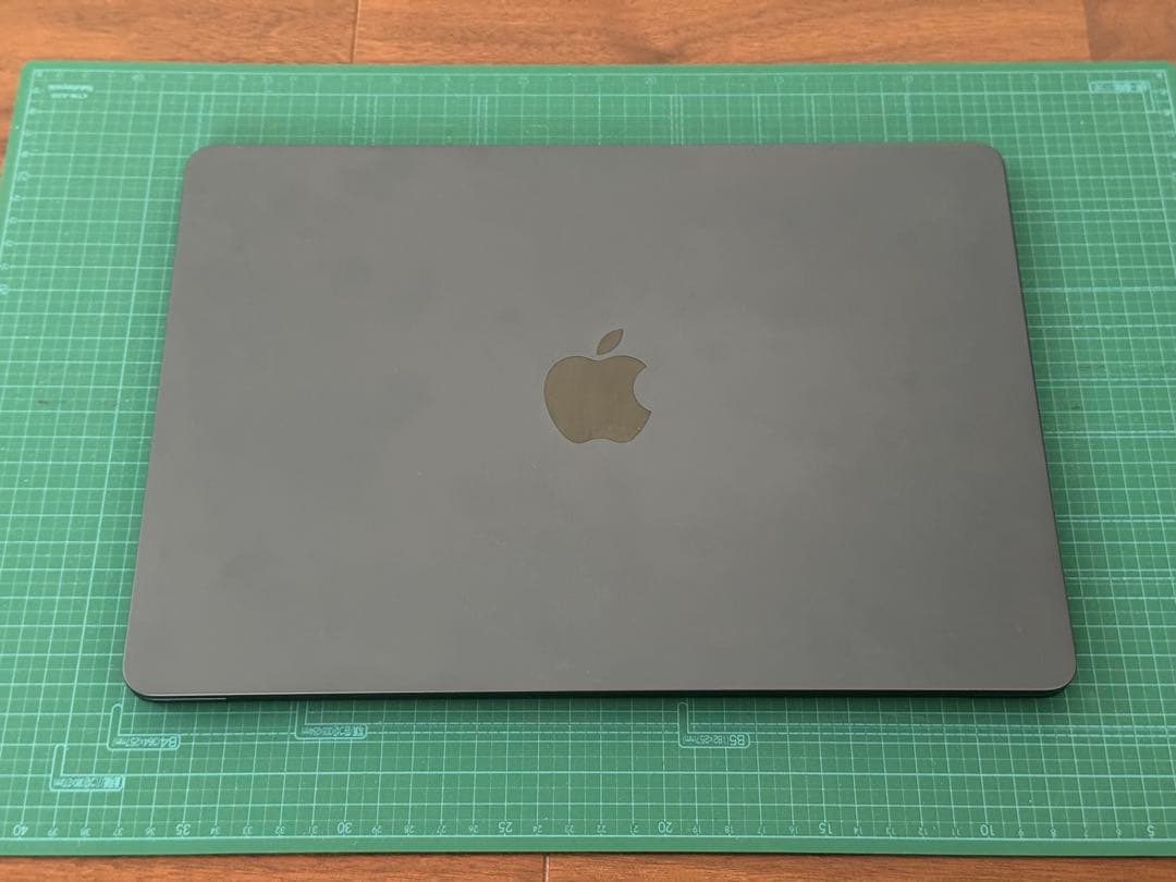 美品 MacBook Air 13.6インチ　M2 MLY33JA