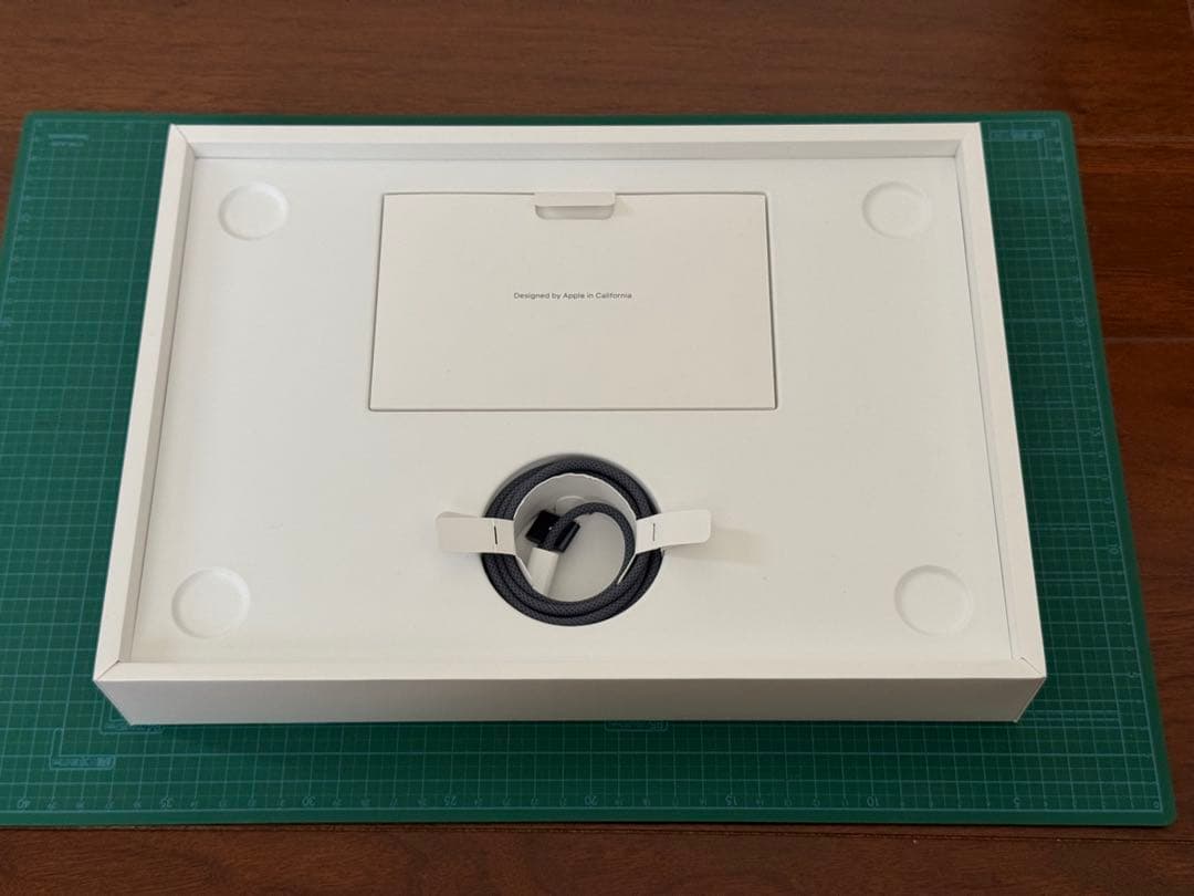 美品 MacBook Air 13.6インチ　M2 MLY33JA