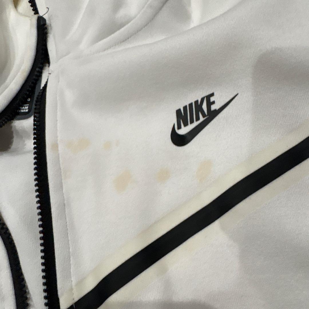 NIKEテックフリースホワイト