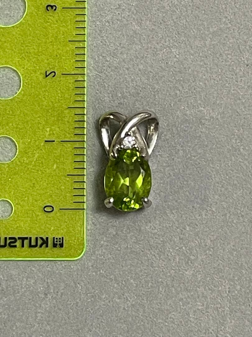 【8月誕生石】ペリドットオーバルカットペンダントトップ