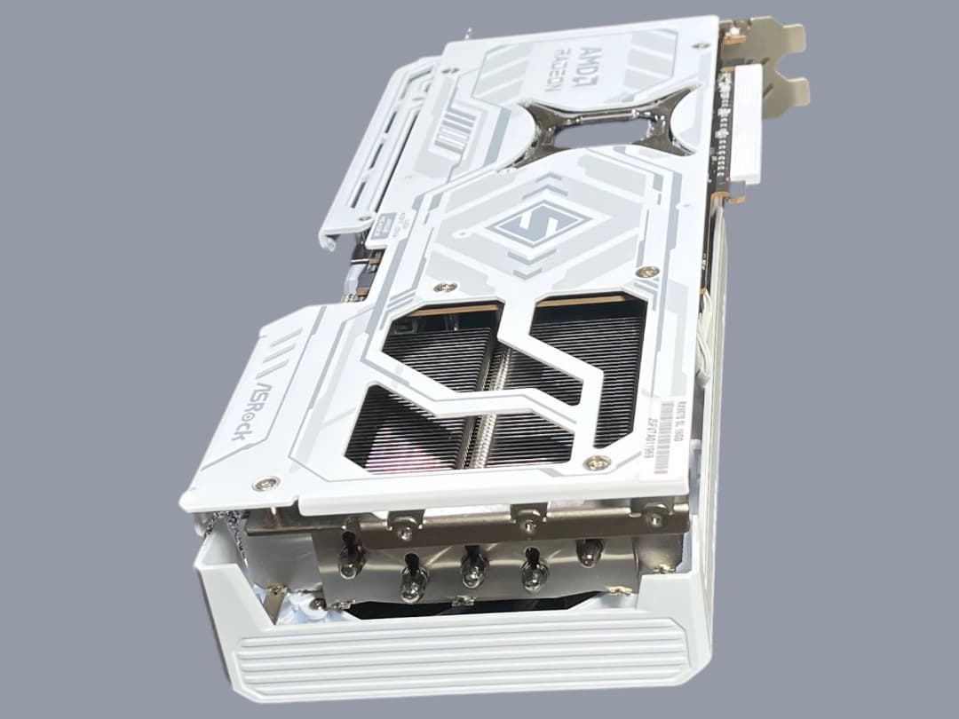 美品　ASRock Radeon RX9070 ホワイト（白）16GB