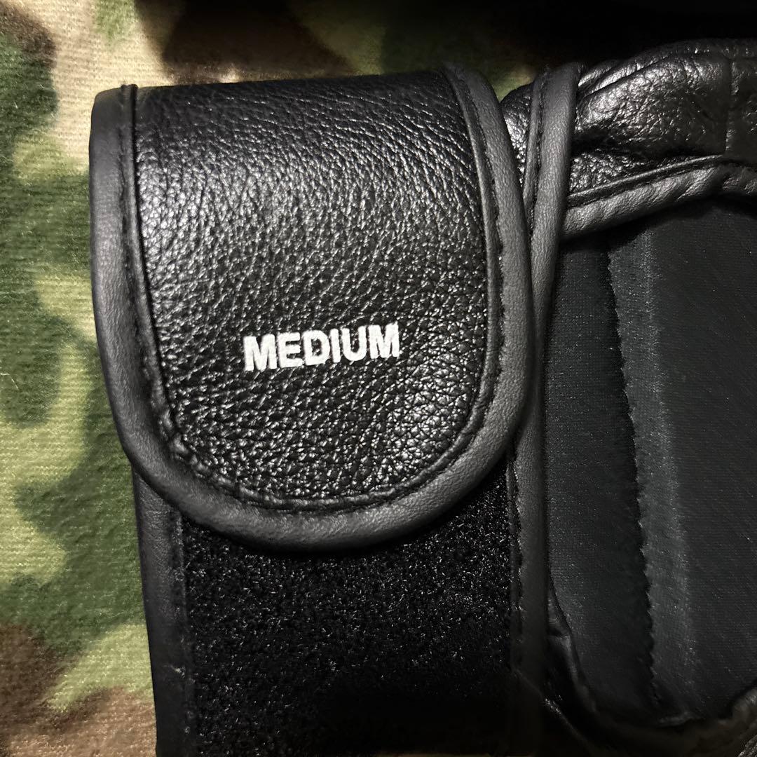 美品　UFC公式　グローブ　MMA オープンフィンガー　サイズM