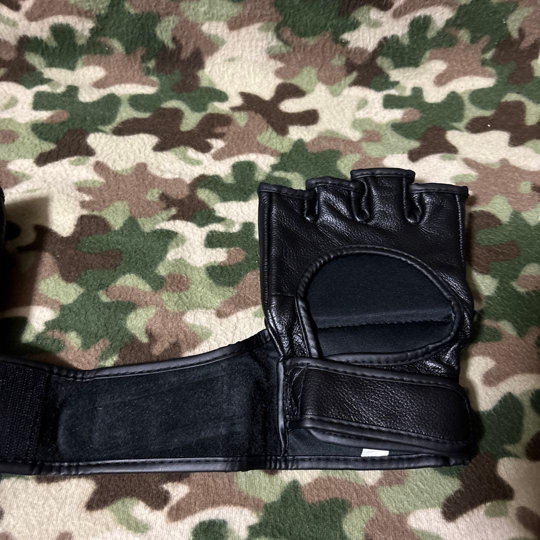 美品　UFC公式　グローブ　MMA オープンフィンガー　サイズM