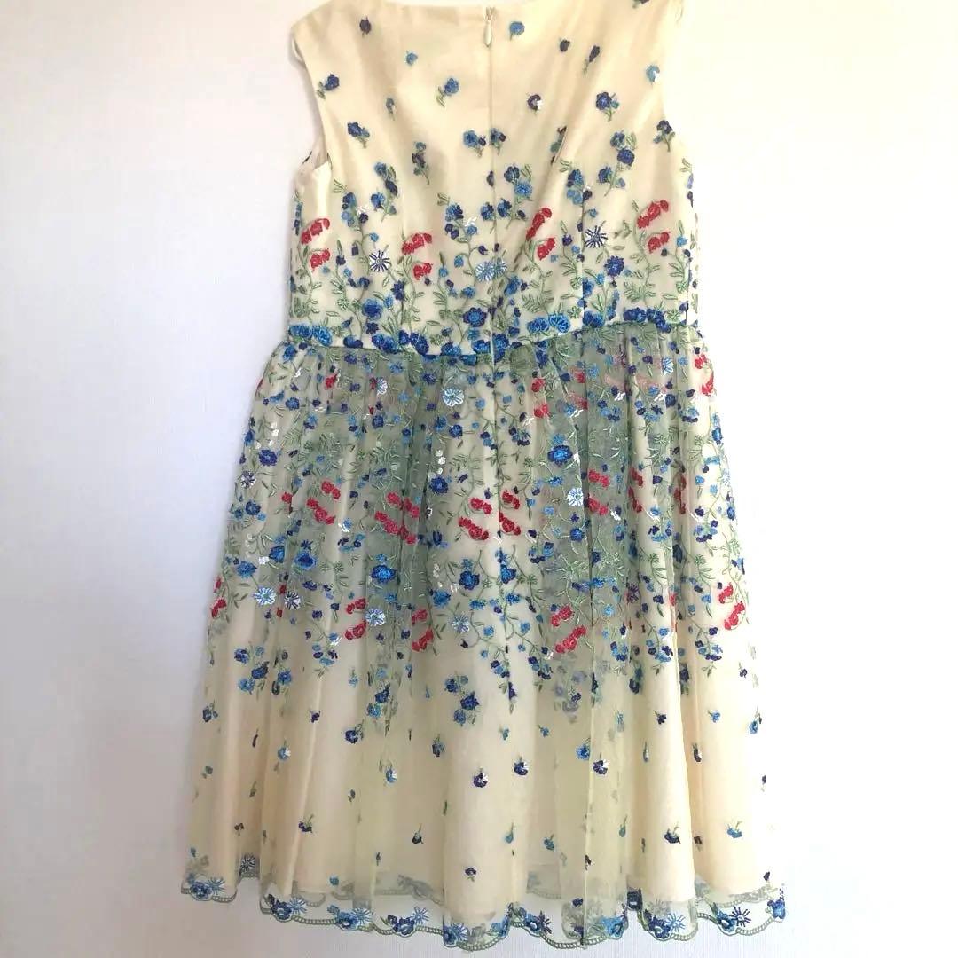 花柄刺繍ノースリーブドレス