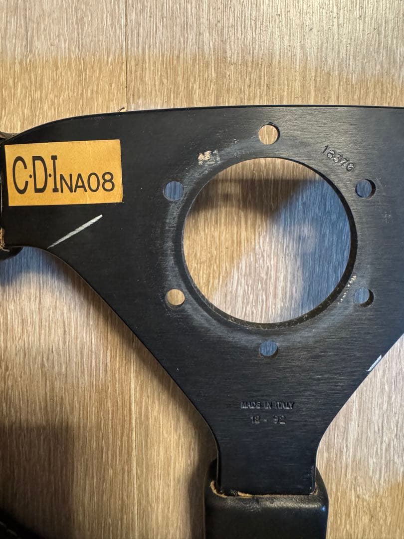 MOMO C.D.I NA08 ステアリングホイール ホーン付き