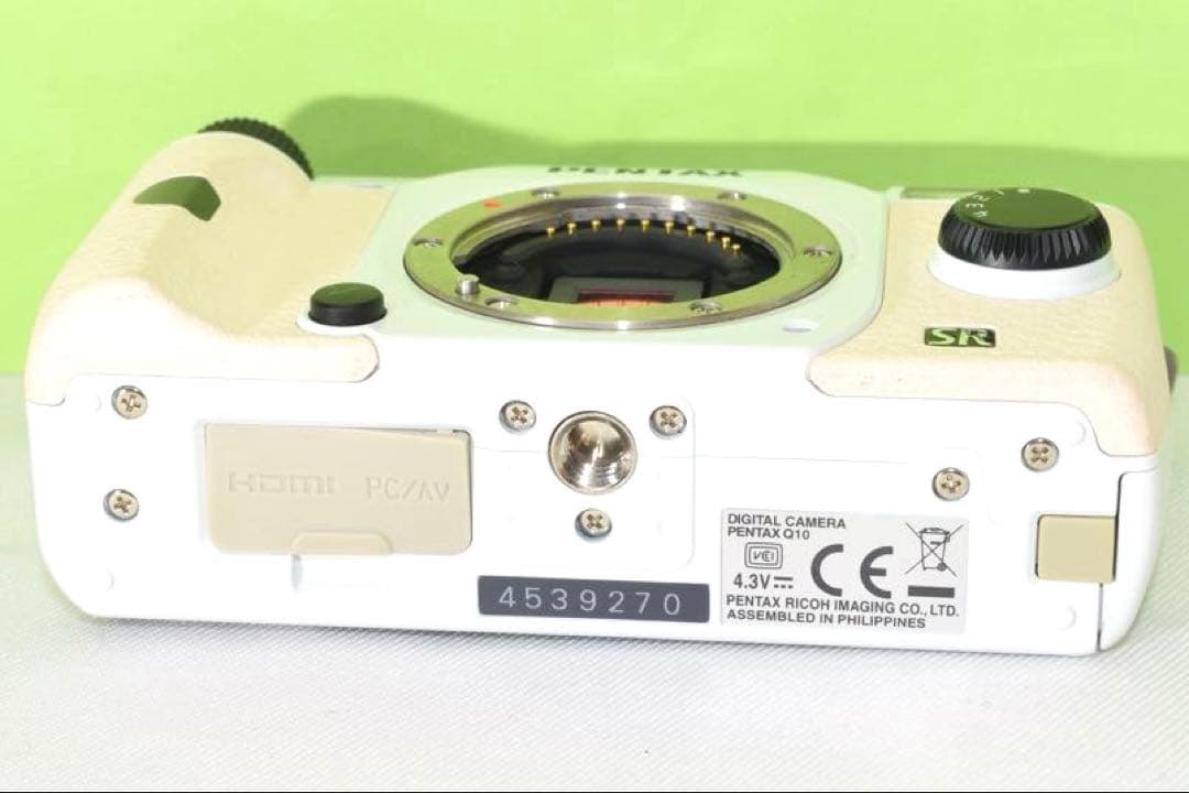 PENTAX Q10 ホワイト ☆送料無料☆