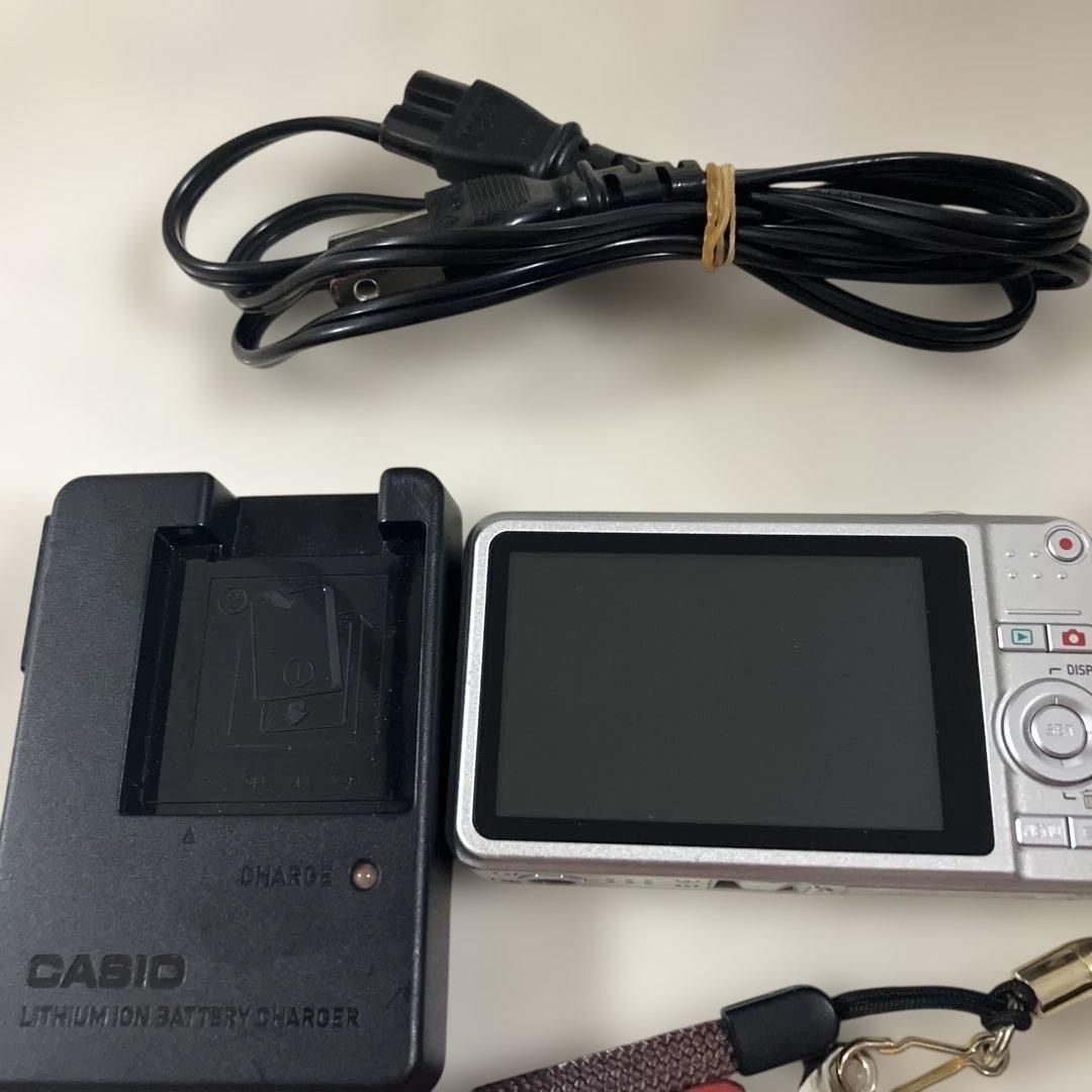 未使用　CASIO EXILIM 8.1メガピクセル デジタルカメラ