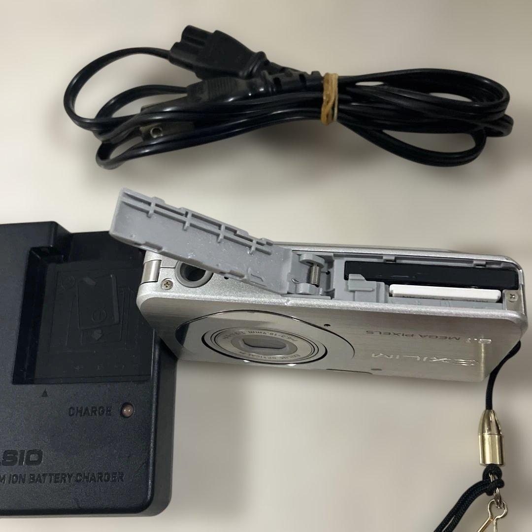 未使用　CASIO EXILIM 8.1メガピクセル デジタルカメラ