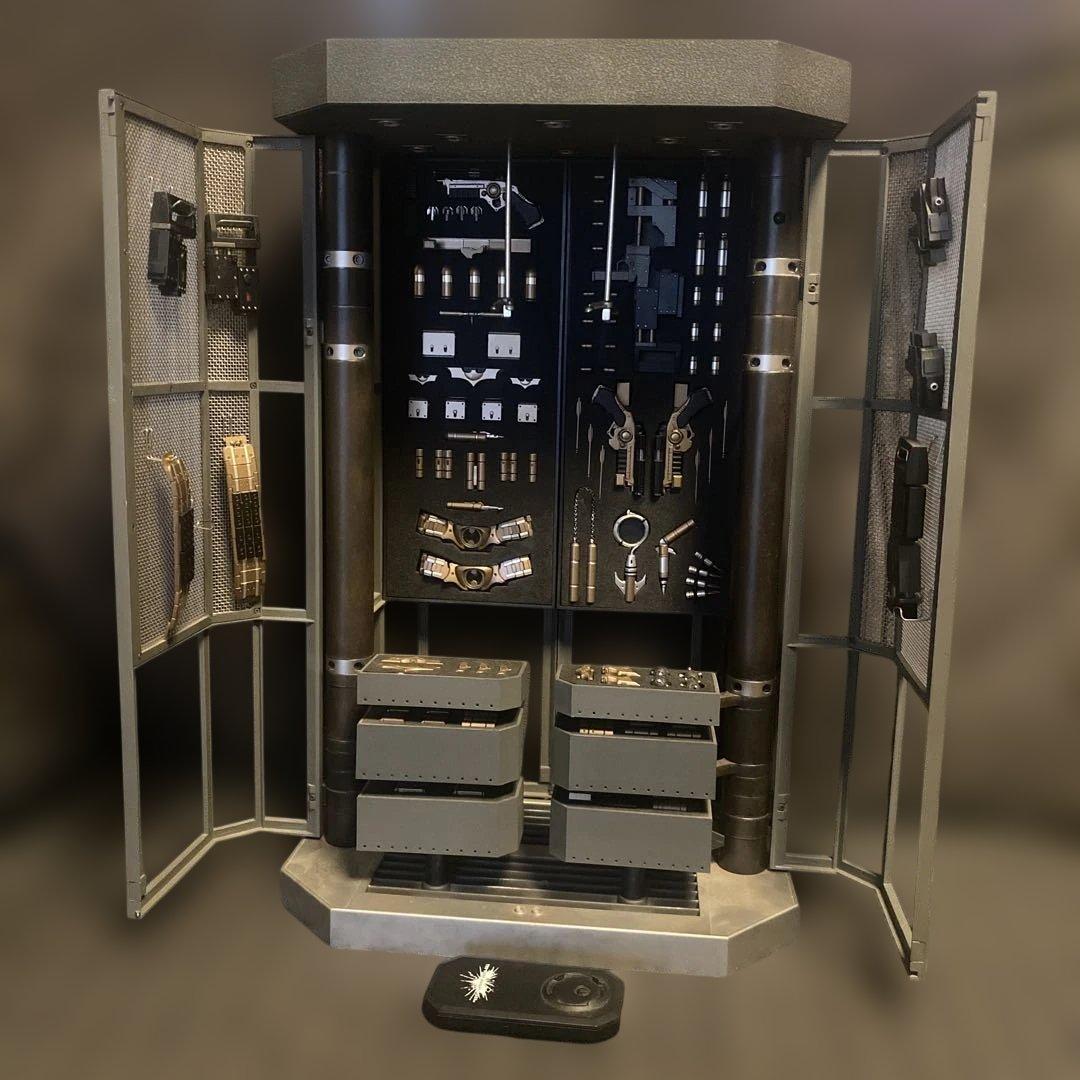 ホットトイズ　ダークナイト バットスーツ格納庫