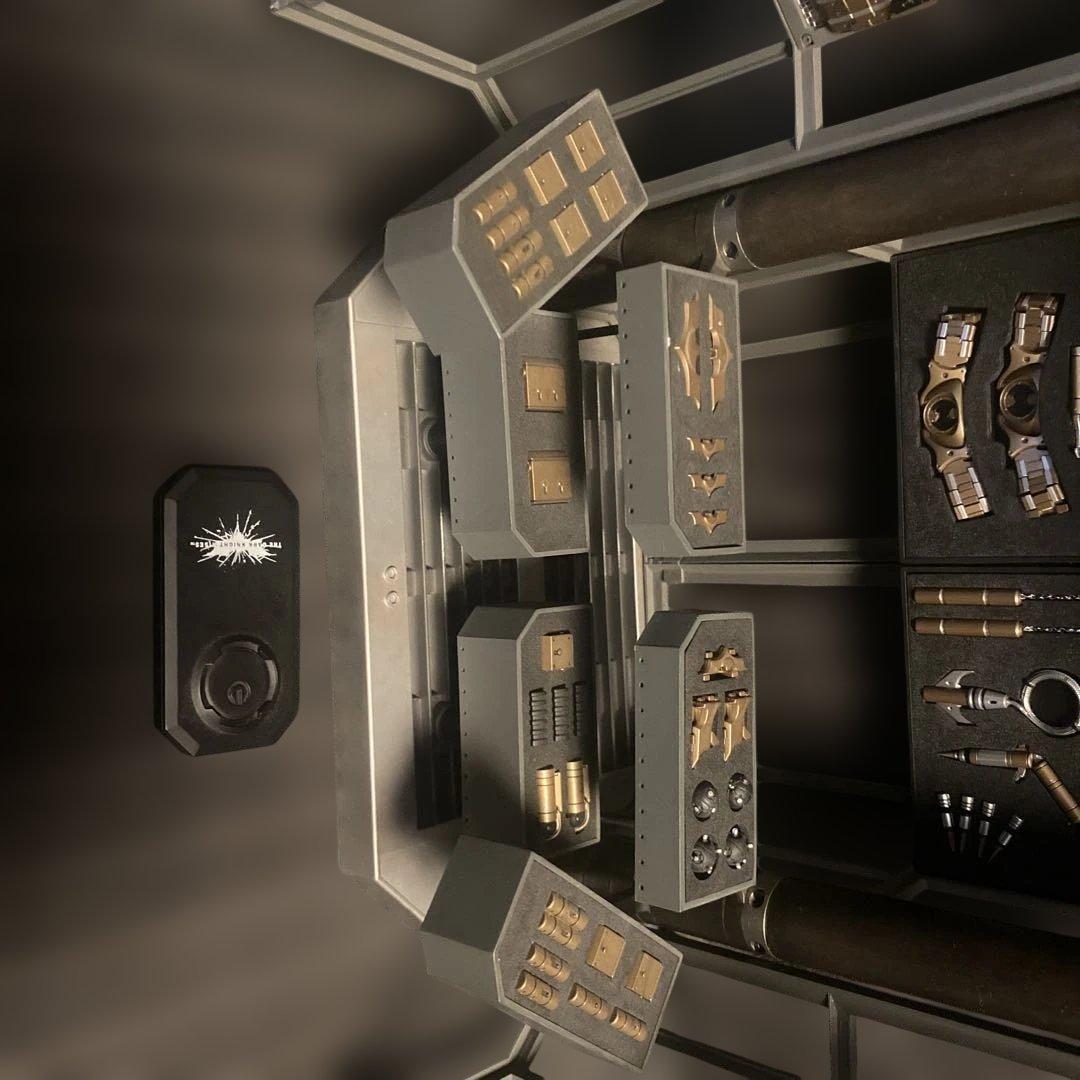 ホットトイズ　ダークナイト バットスーツ格納庫