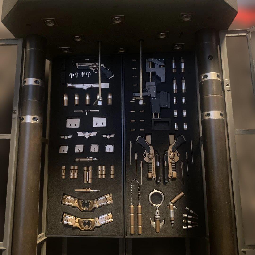 ホットトイズ　ダークナイト バットスーツ格納庫