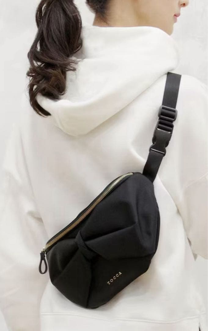 （お値下げしました）TOCCA アイボリー ボディバッグ撥水