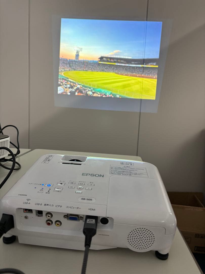 EPSON プロジェクターEB-S05　ランプ155時間