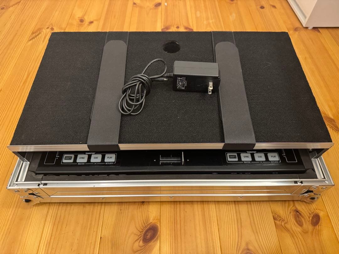 TRAKTOR KONTROL S4 mk2 DJコントローラー