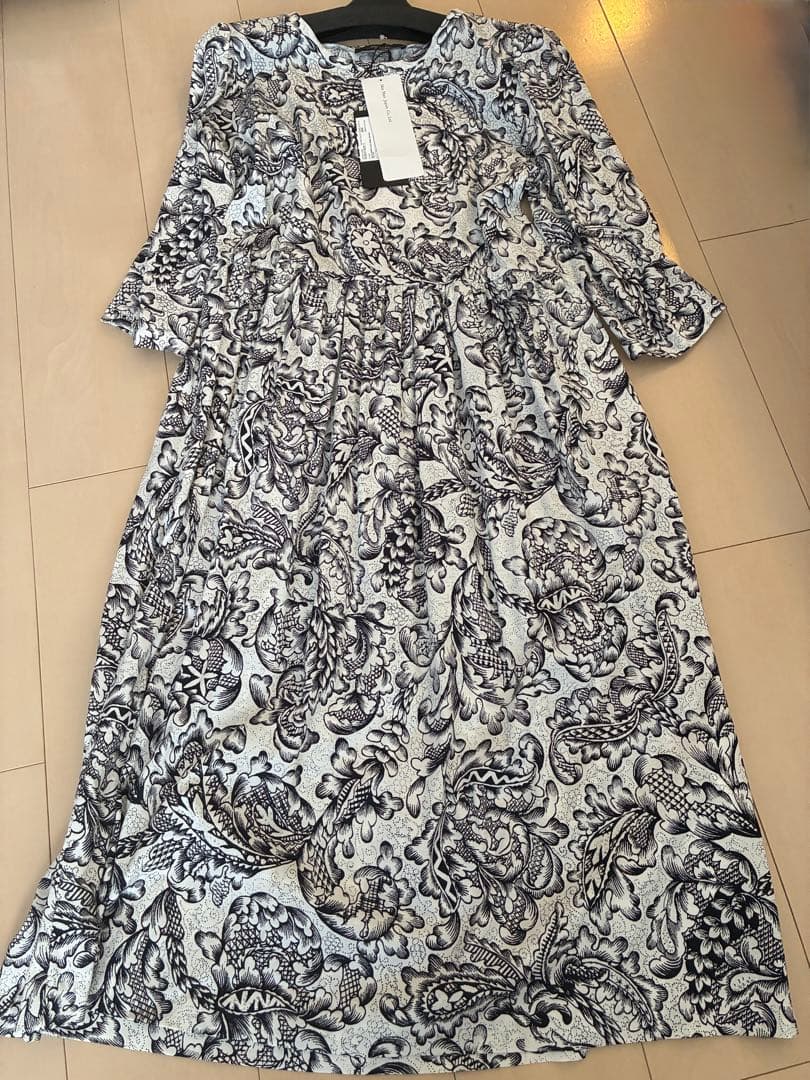 七分袖　花柄Aラインワンピース