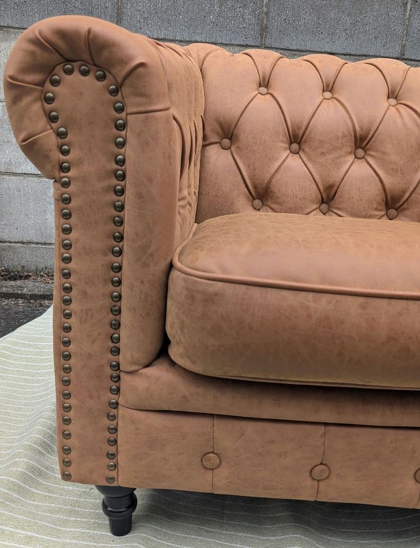 VINCENT PUレザーコンパクトチェスターフィールドシングルソファ　②