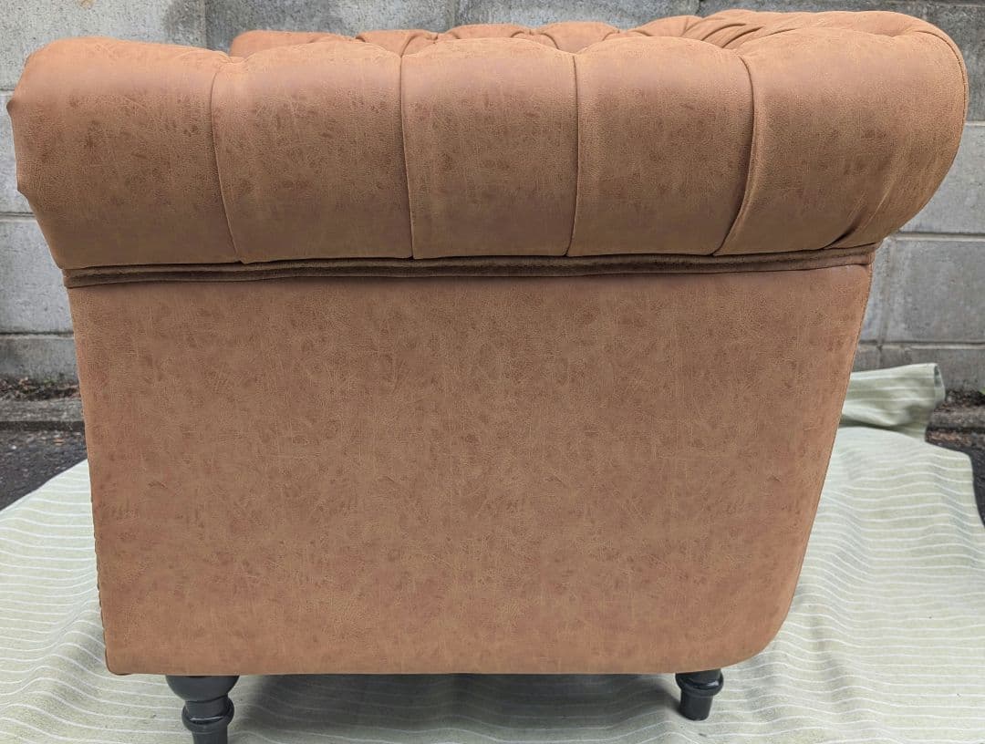 VINCENT PUレザーコンパクトチェスターフィールドシングルソファ　②