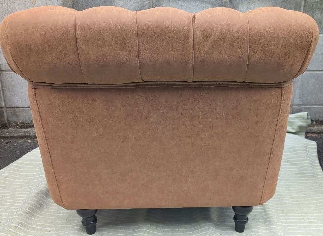 VINCENT PUレザーコンパクトチェスターフィールドシングルソファ　②