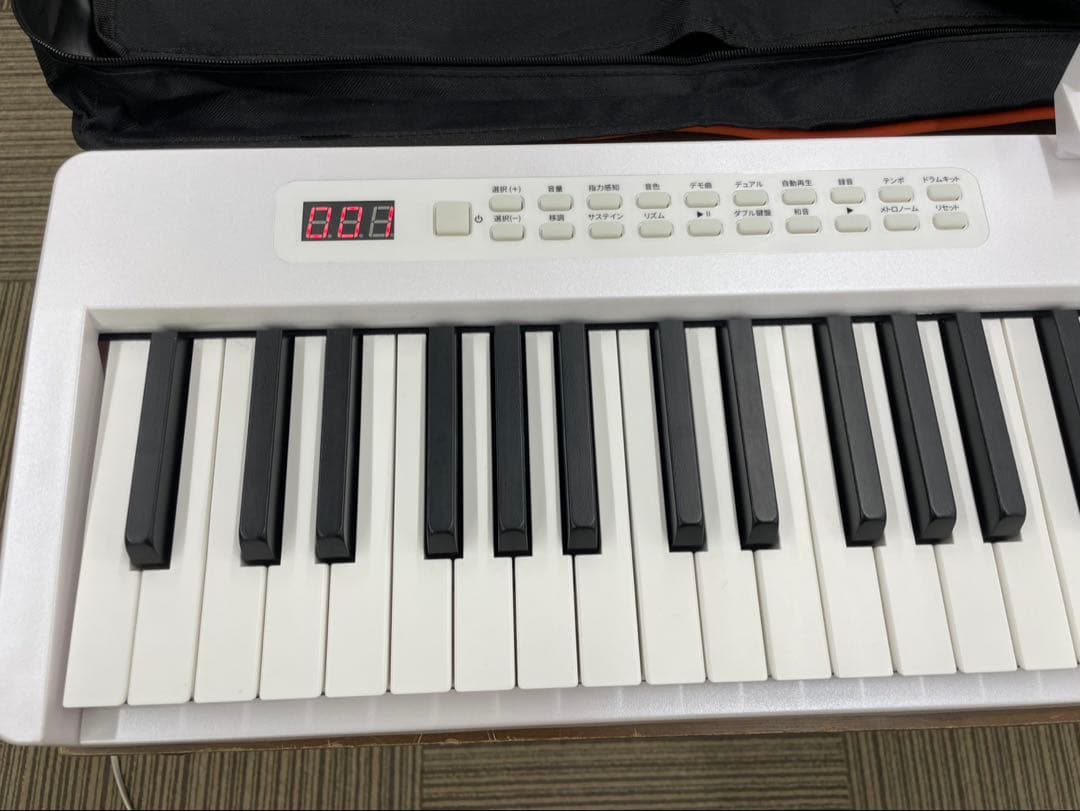 電子ピアノ　88鍵盤　充電タイプ　スリム軽量 ホワイト