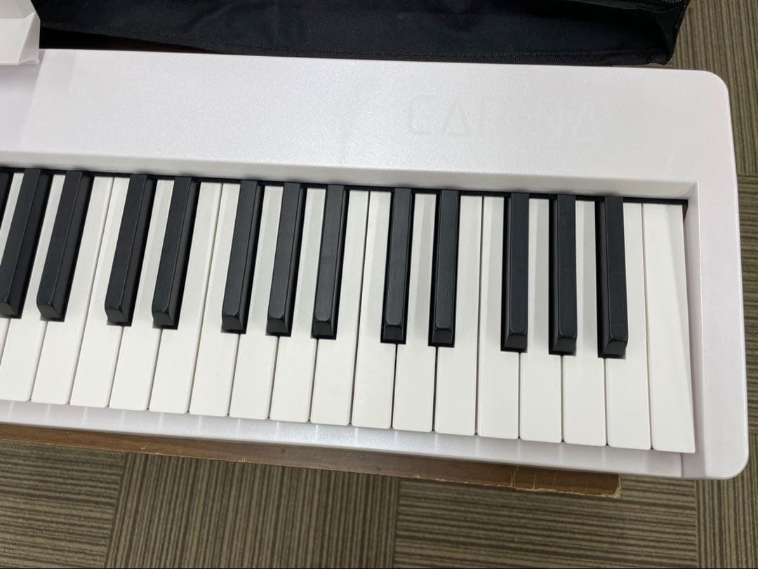 電子ピアノ　88鍵盤　充電タイプ　スリム軽量 ホワイト