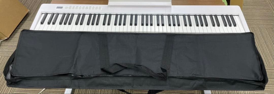 電子ピアノ　88鍵盤　充電タイプ　スリム軽量 ホワイト