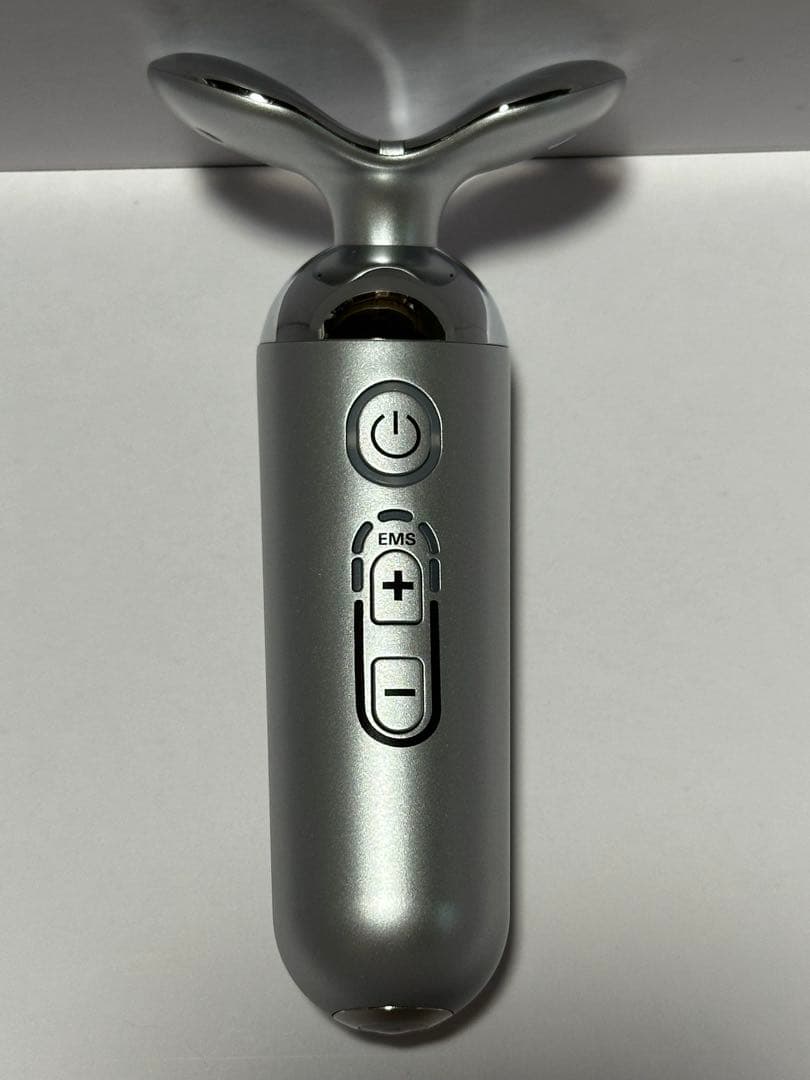 EMS機能搭載シルバー美顔器