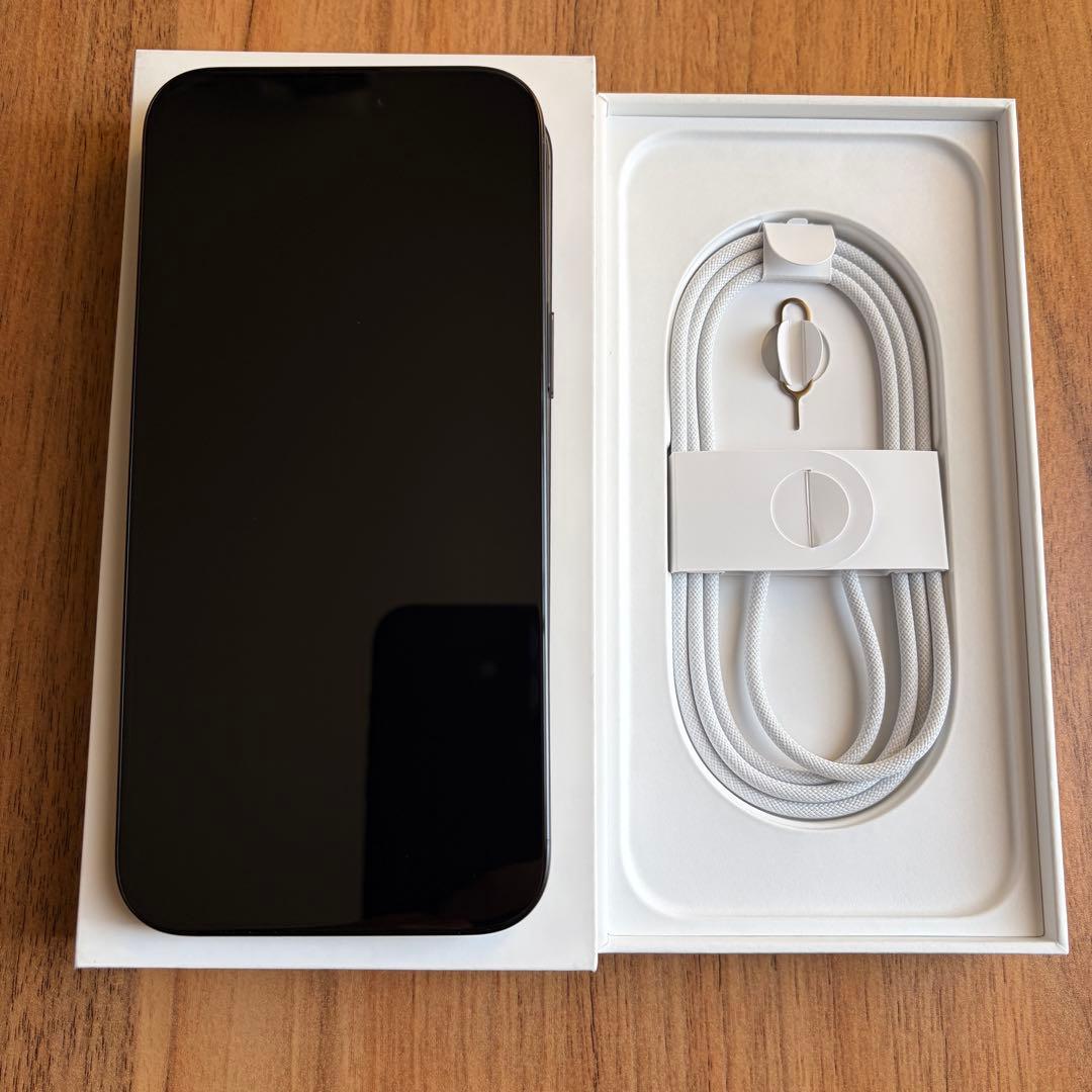 【美品】 iPhone 16 Pro Max 512GB ブラックチタニウム