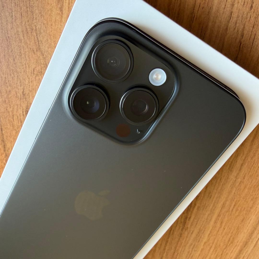 【美品】 iPhone 16 Pro Max 512GB ブラックチタニウム