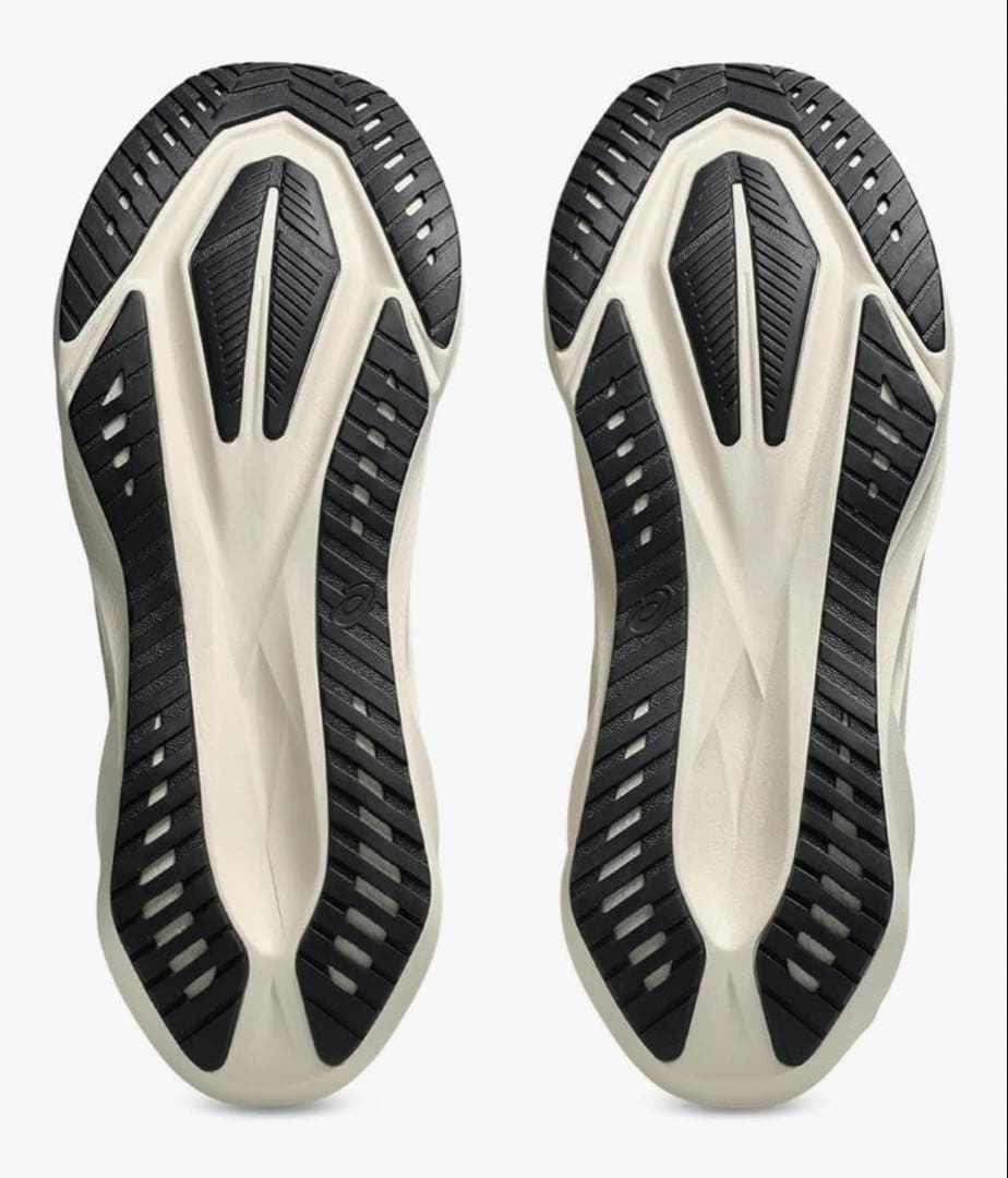 mogu 希少ASICS ノヴァブラスト5