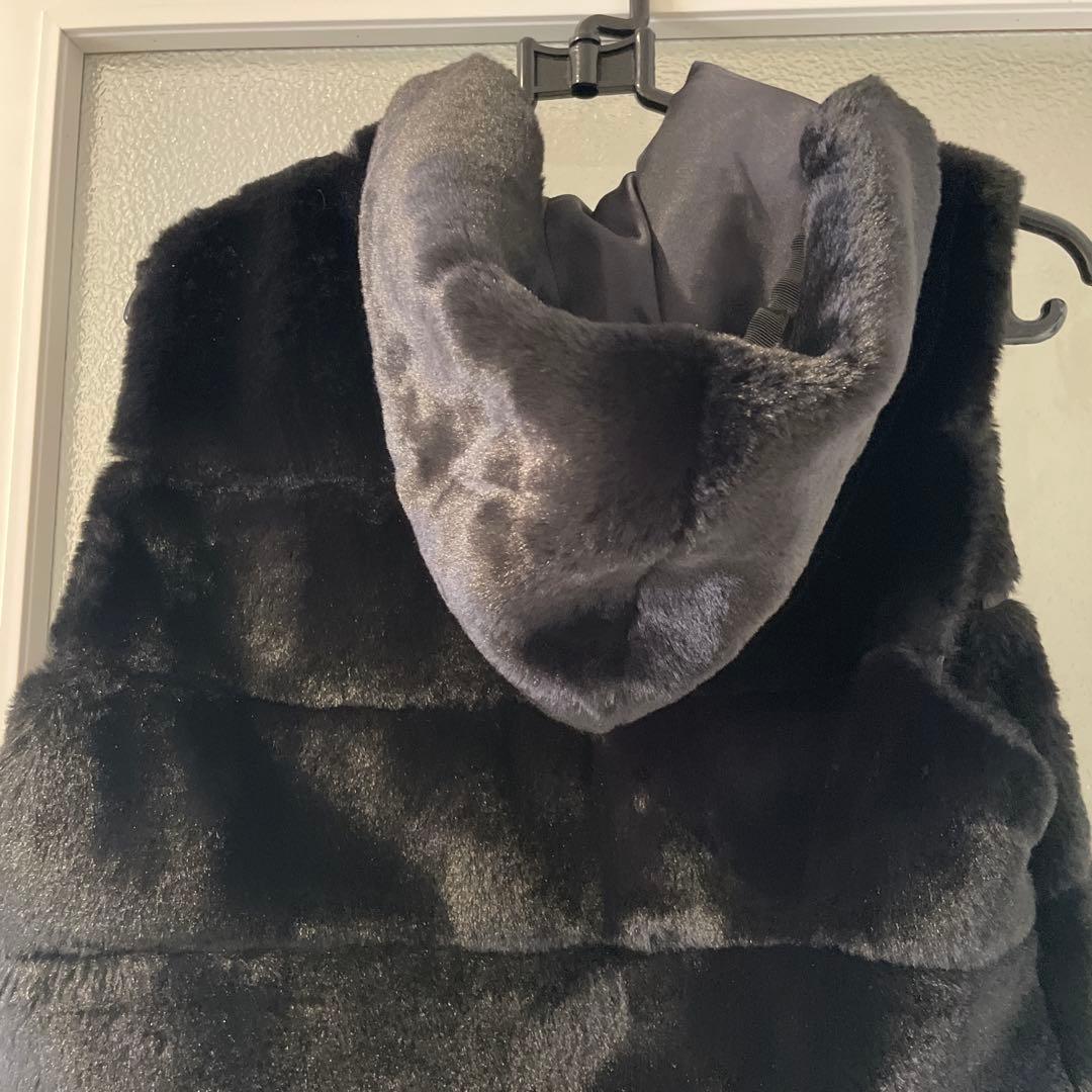 本日限りフード付き黒ファーベスト　40