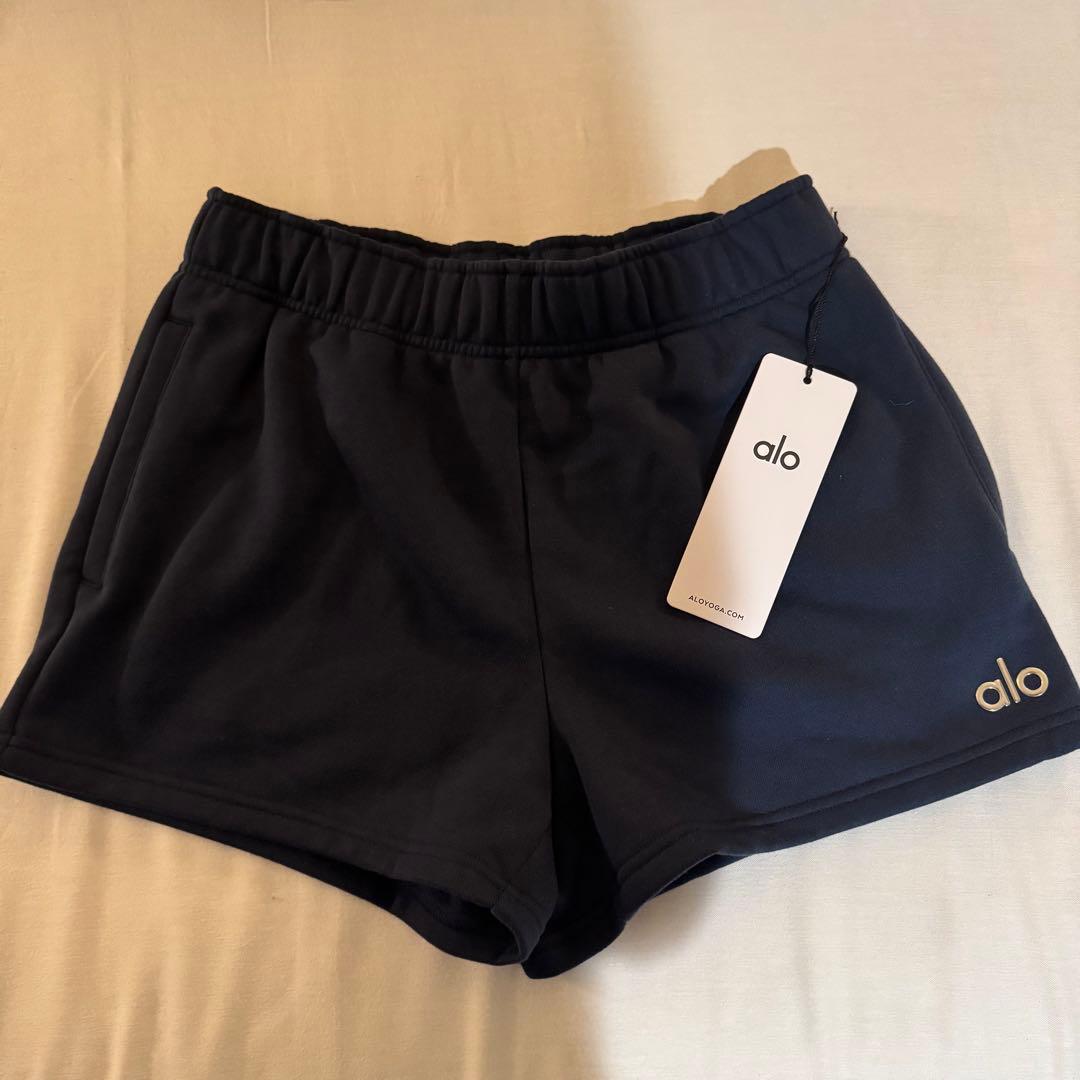 alo ネイビーショートパンツ