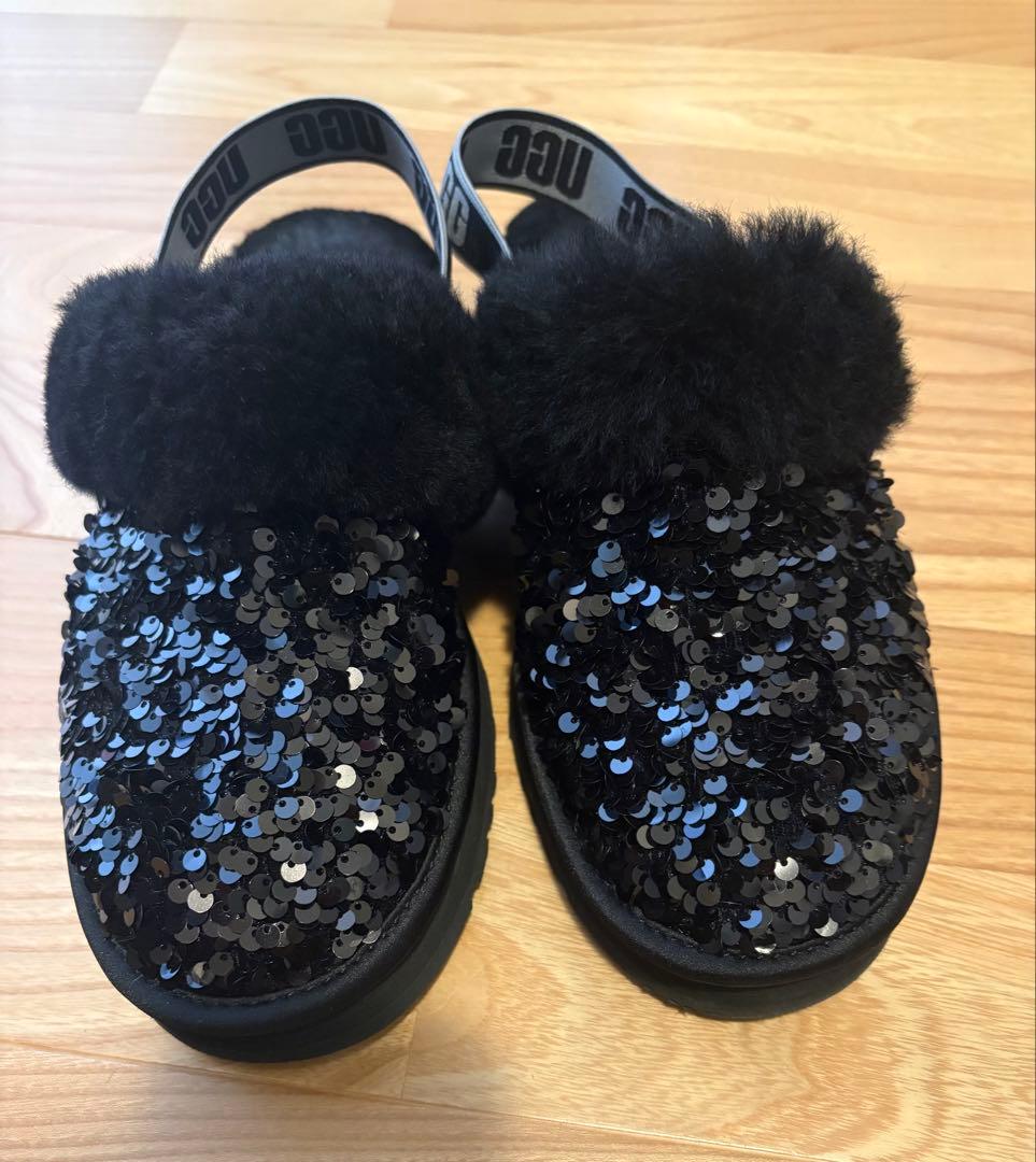 美品！UGG スパンコールプラットフォームサンダル24.5センチ　38サイズ