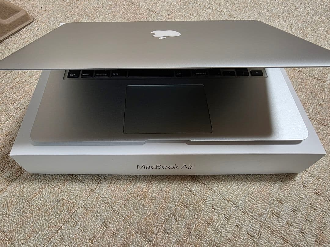 MacBookAir 13インチ Z0RH0000C　中古品