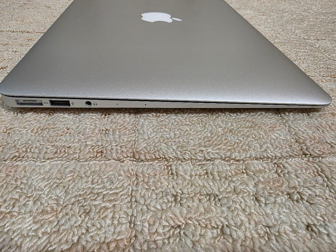 MacBookAir 13インチ Z0RH0000C　中古品