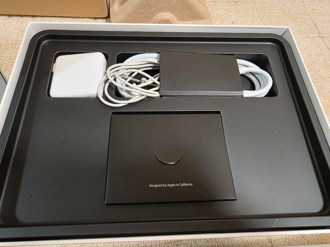 MacBookAir 13インチ Z0RH0000C　中古品