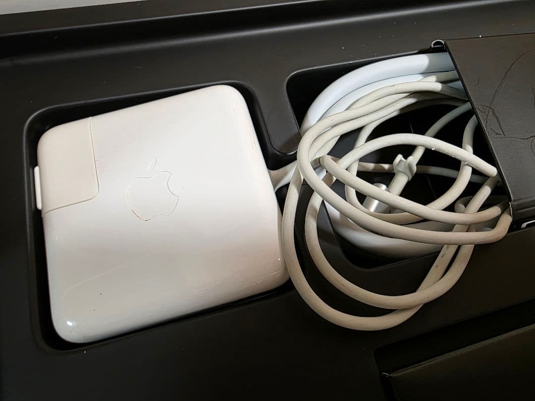 MacBookAir 13インチ Z0RH0000C　中古品
