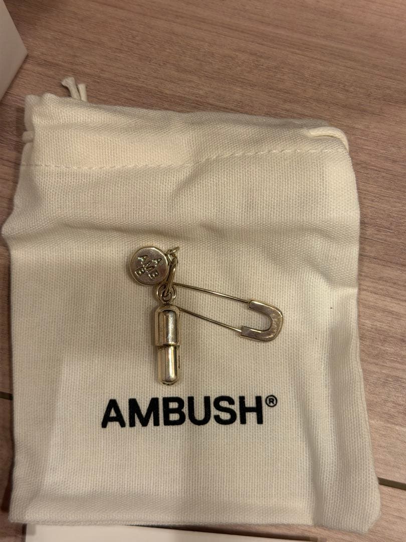 AMBUS ピアス　片耳用