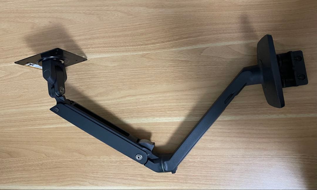 esergton ブラック モニターアーム