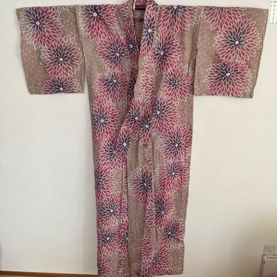 極上の着心地【有松鳴海絞り】浴衣　大輪菊　グレージュに臙脂　大人の夏着物