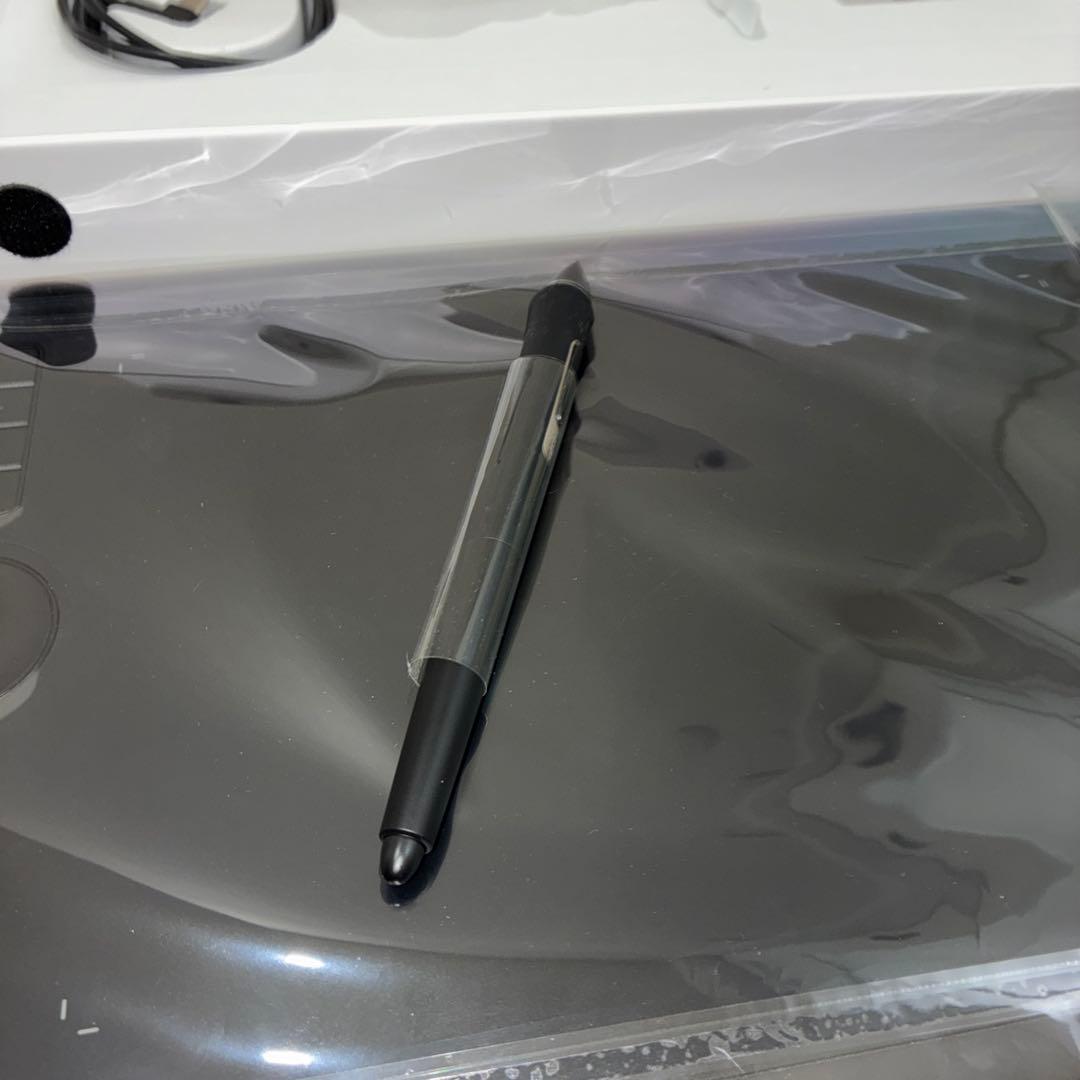 【美品】wacom ワコム Intuos Pro ペンタブレット PTH-660