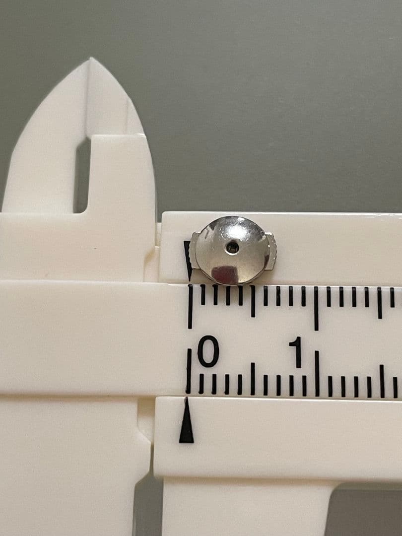 片耳　カルティエピアスキャッチのみ　Pt950刻印あり