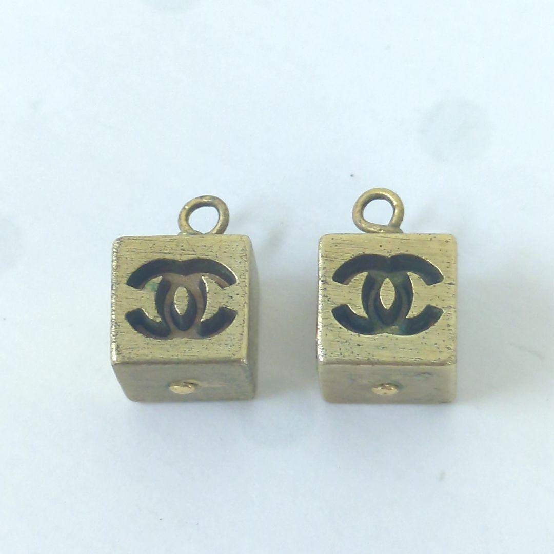 CHANEL　シャネル　ココマーク　キューブ　チャーム　（ピアス用）