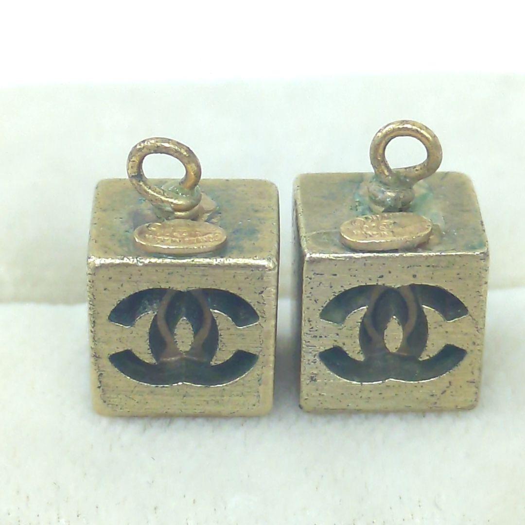 CHANEL　シャネル　ココマーク　キューブ　チャーム　（ピアス用）