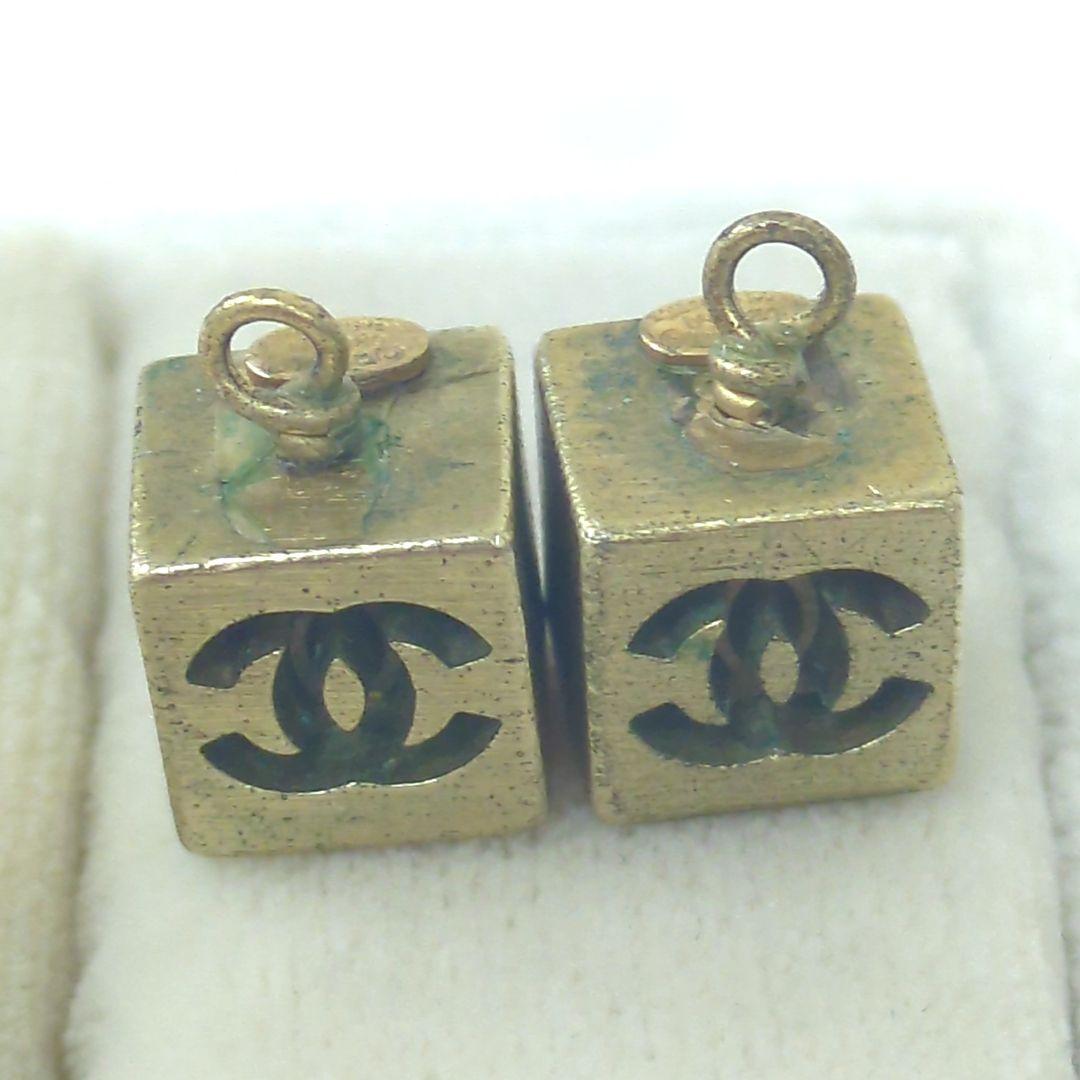 CHANEL　シャネル　ココマーク　キューブ　チャーム　（ピアス用）