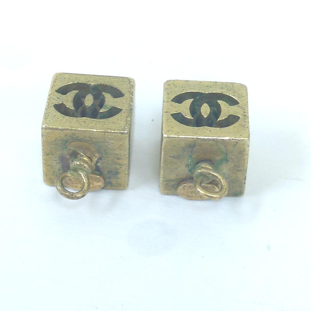 CHANEL　シャネル　ココマーク　キューブ　チャーム　（ピアス用）