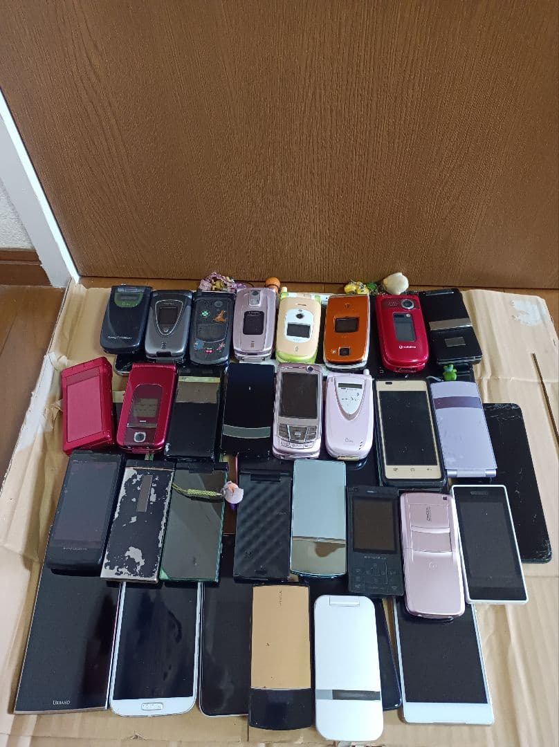 ガラケー、スマホなど43台