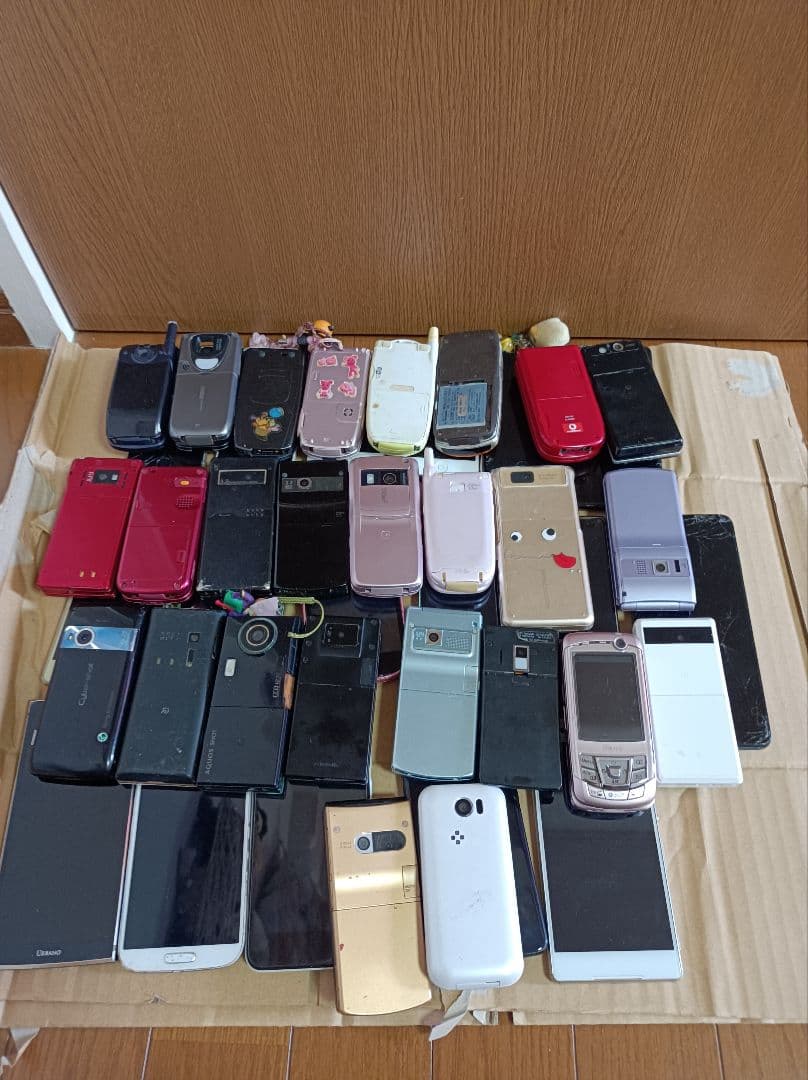 ガラケー、スマホなど43台